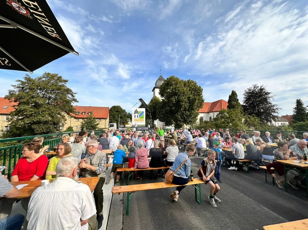 Dorffest auf der neuen Brücke in Etteln