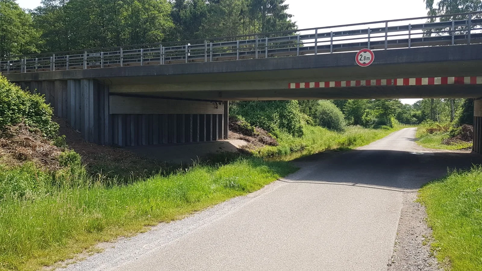 Sanierte Bauwerksdurchfahrt an der B67 in Borken nach der Reinigung