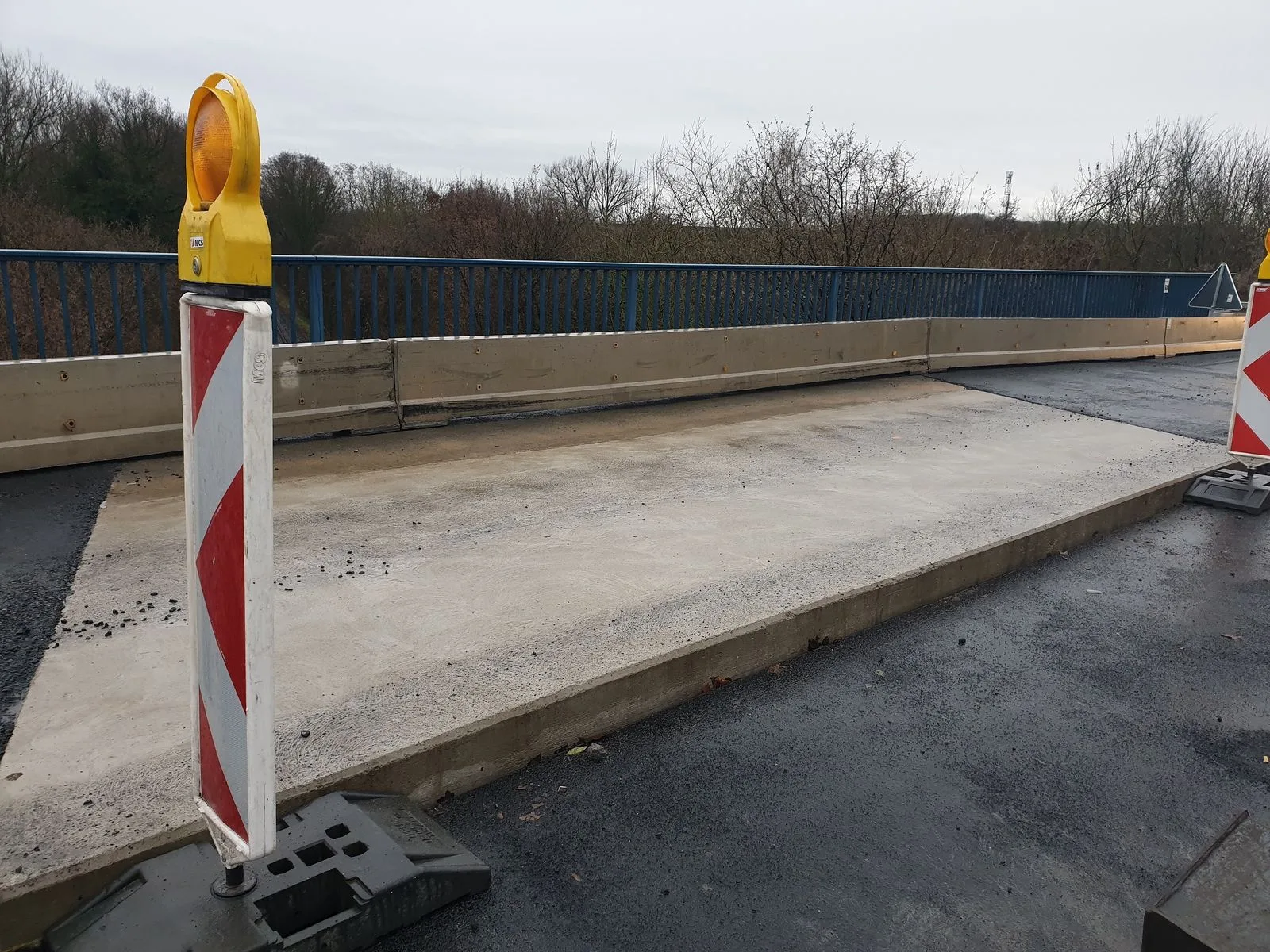 Abdichtungsarbeiten an der Fahrbahnplatte an der B58
