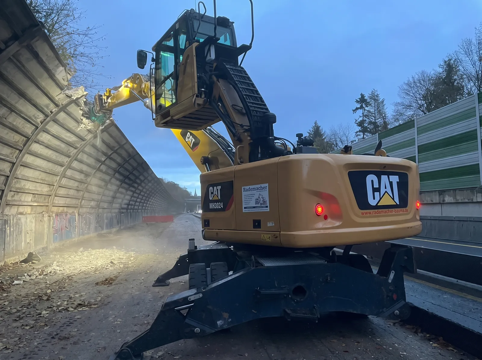 Rückbau der Beton-Lärmschutzwand an der Autobahn